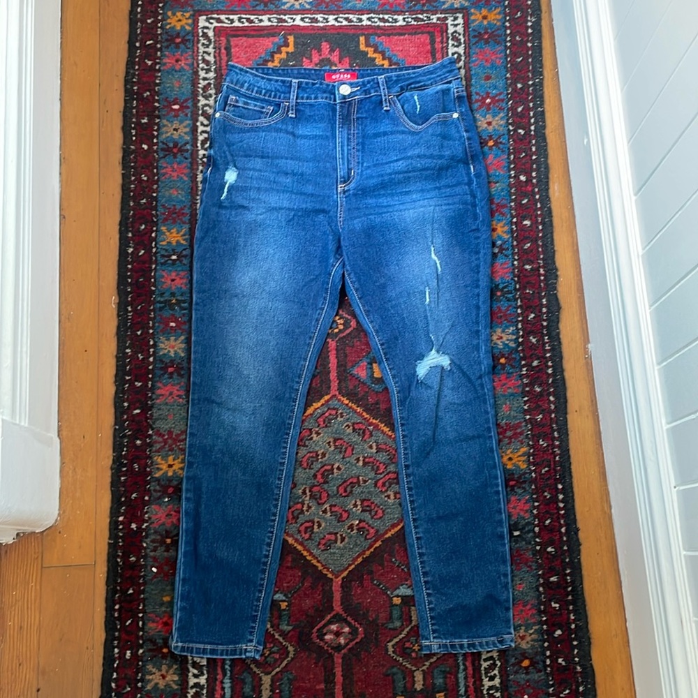 Size 32 Guess skinny jeans